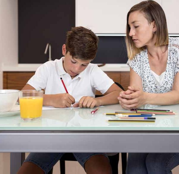 Homeschooling vs Traditional Schooling: Which is Right for Your Child?