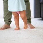 advantages-of-toddler-walking-barefoot