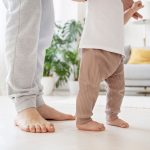 at-what-age-infants-walk