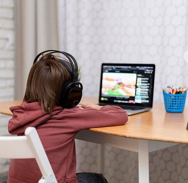 The Advantages and Challenges of Hybrid Learning in India