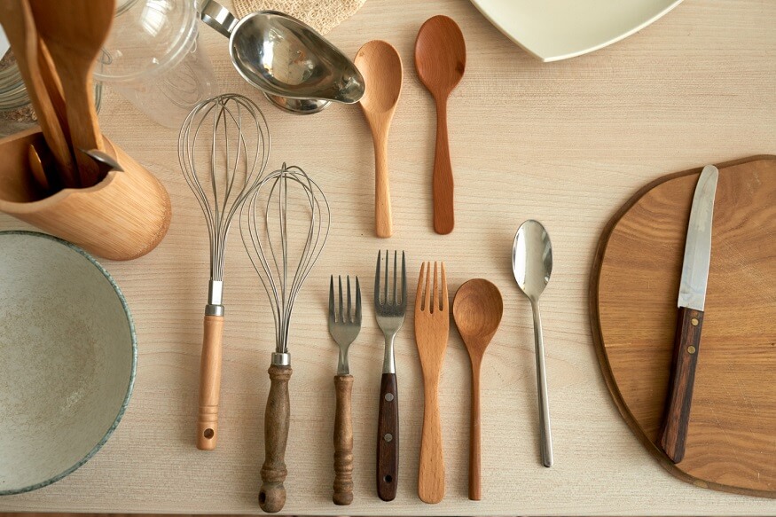 5 MONTESSORI KITCHEN TOOLS FOR COOKING WITH YOUR TODDLER