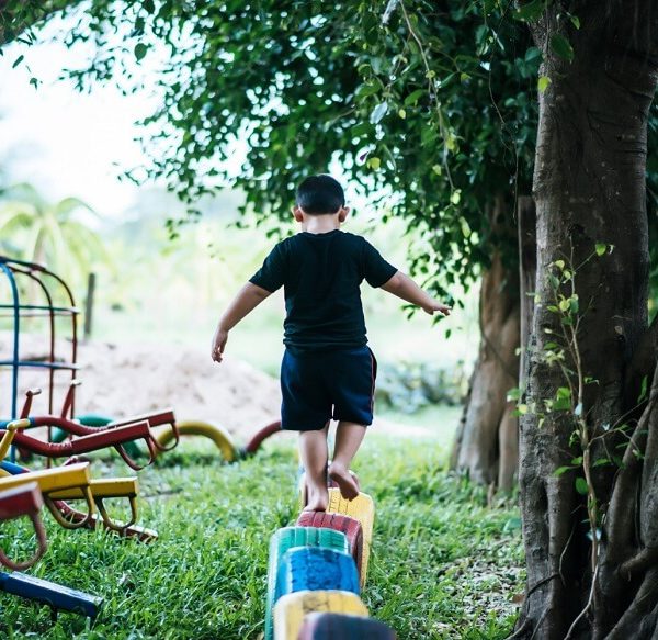 Discover 15 Engaging Obstacle Courses for Children: Indoors and Outdoors