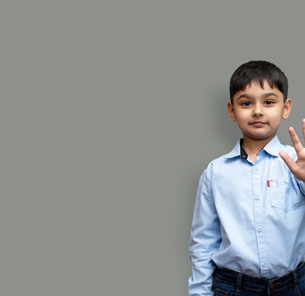 How to guide and support your left-handed child in developing their writing skills?