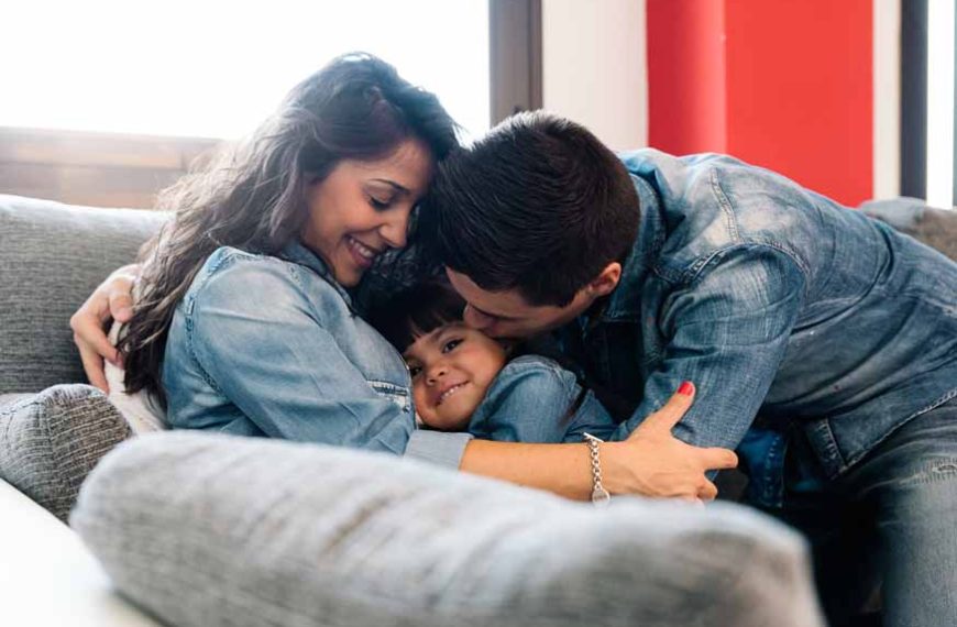 cuddling-with-kids
