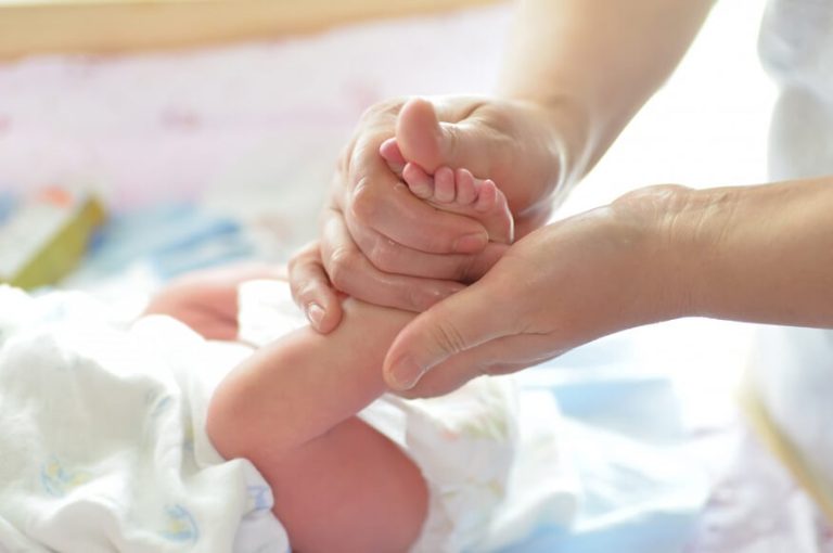 infant-massage-techniques