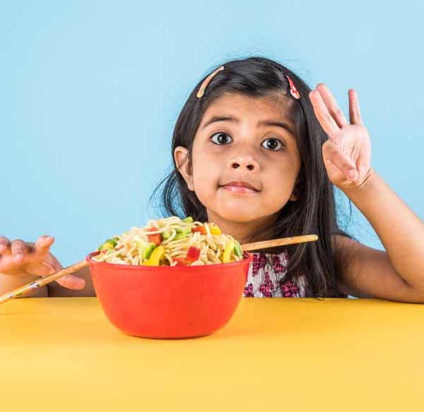 kids-feed-themselves