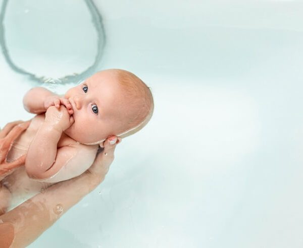 newborn-bathing