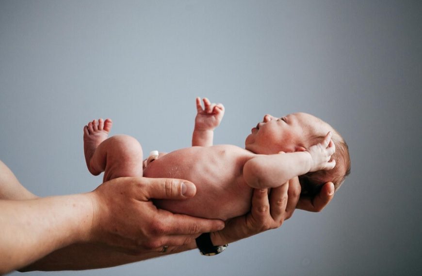 newborn-play-guide