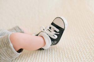 baby-wearing-shoes