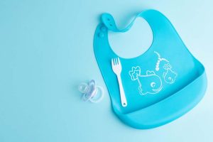 feeding-milestones-utensils