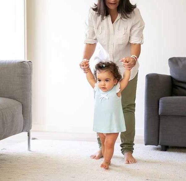 baby-walk-independently