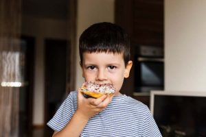 bribe-children-with-food