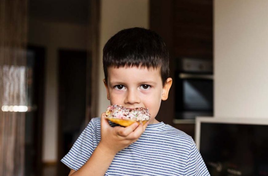 bribe-children-with-food