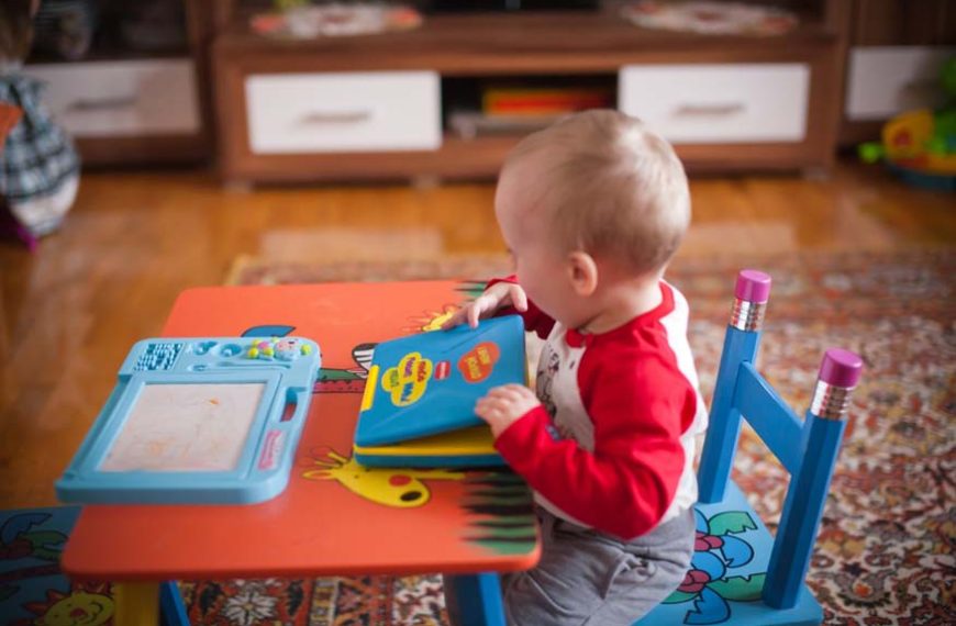 toddler-busy-board