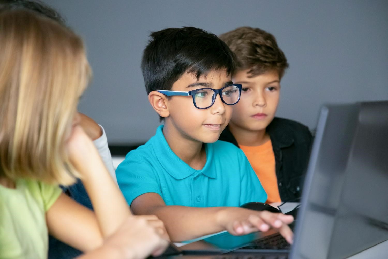 Importance of Computer Education in Schools : Uses & Role
