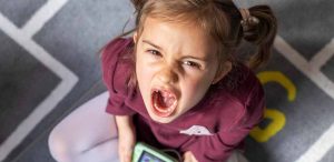 child-is-having-a-tantrum