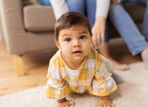 Helping Your Baby Sit Up Independently: The Stages and Tips