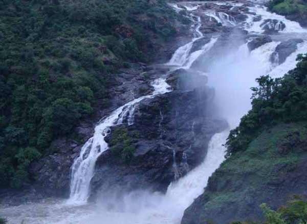 Top 10 best waterfalls in india to watch
