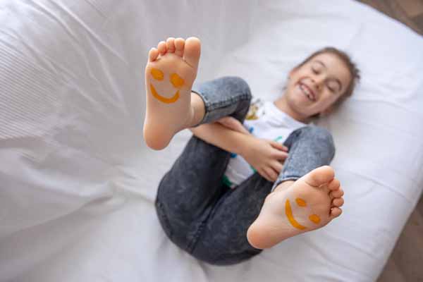 A little girl showing her legs with smile