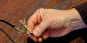 Poor Conductors of Electricity Definition, Facts & Examples