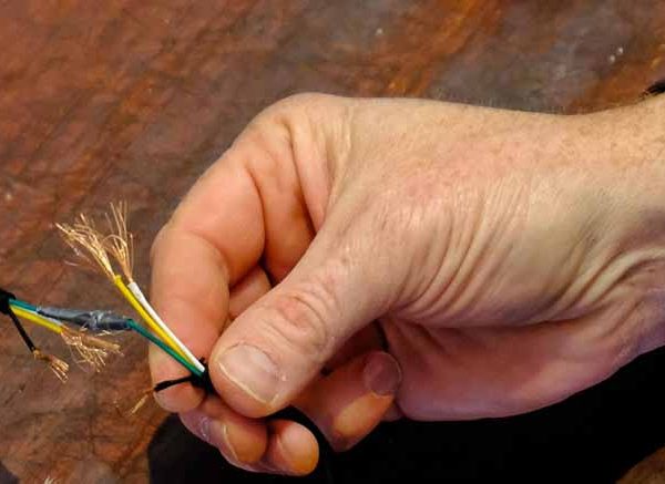 Poor Conductors of Electricity Definition, Facts & Examples