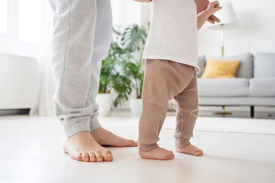 at-what-age-infants-walk